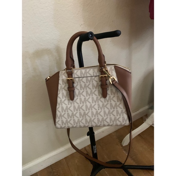MICHAEL KORS monogram 2 way bag - Picture 2 of 5